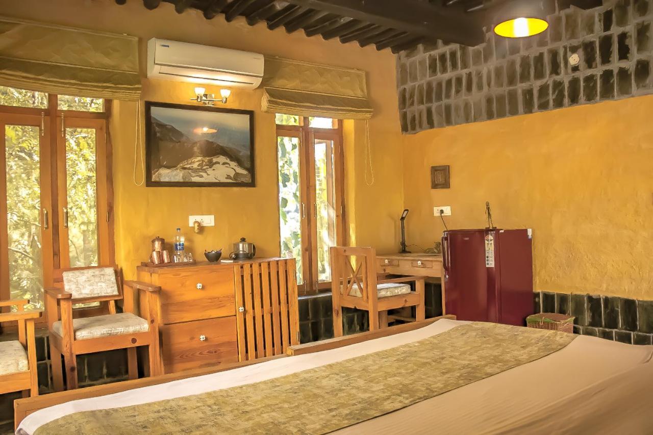 Prakriti Aalay - Riverside Mountain View Boutique Eco Resort 다람샬라 외부 사진
