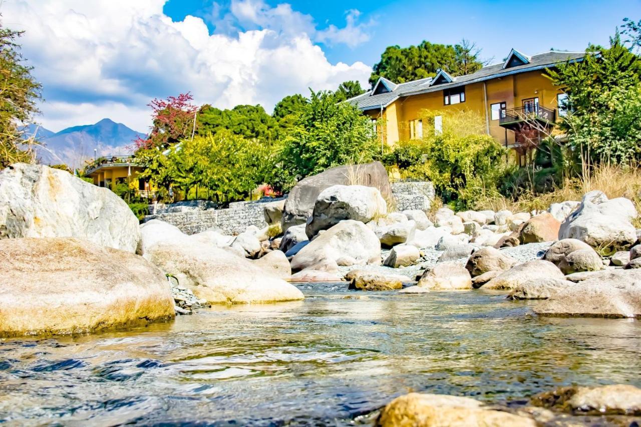 Prakriti Aalay - Riverside Mountain View Boutique Eco Resort 다람샬라 외부 사진