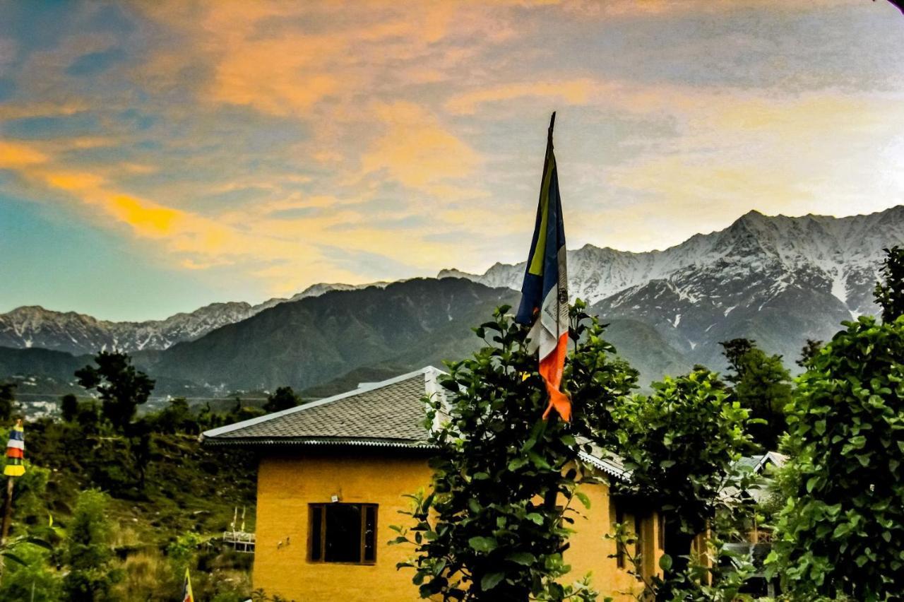 Prakriti Aalay - Riverside Mountain View Boutique Eco Resort 다람샬라 외부 사진