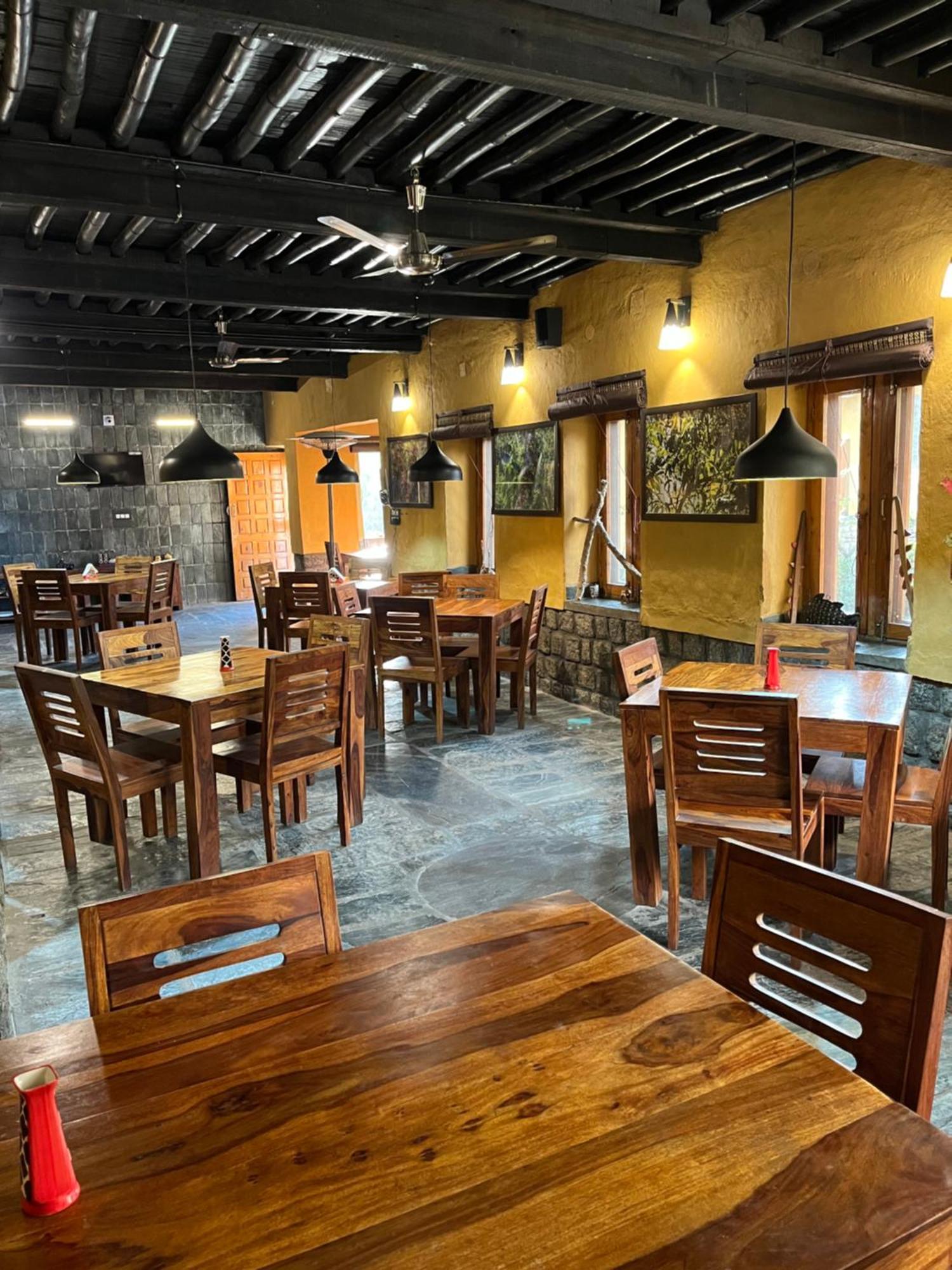 Prakriti Aalay - Riverside Mountain View Boutique Eco Resort 다람샬라 외부 사진