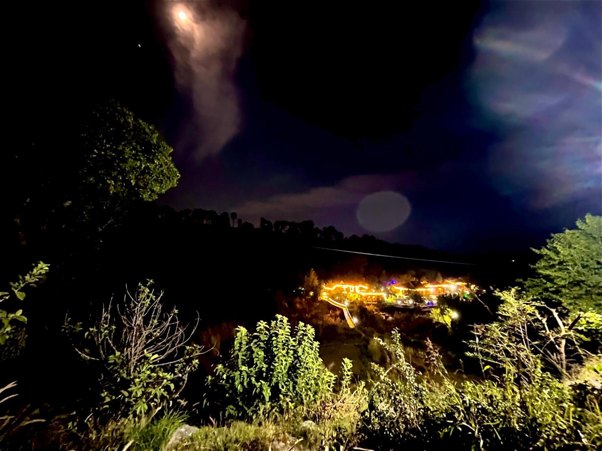 Prakriti Aalay - Riverside Mountain View Boutique Eco Resort 다람샬라 외부 사진