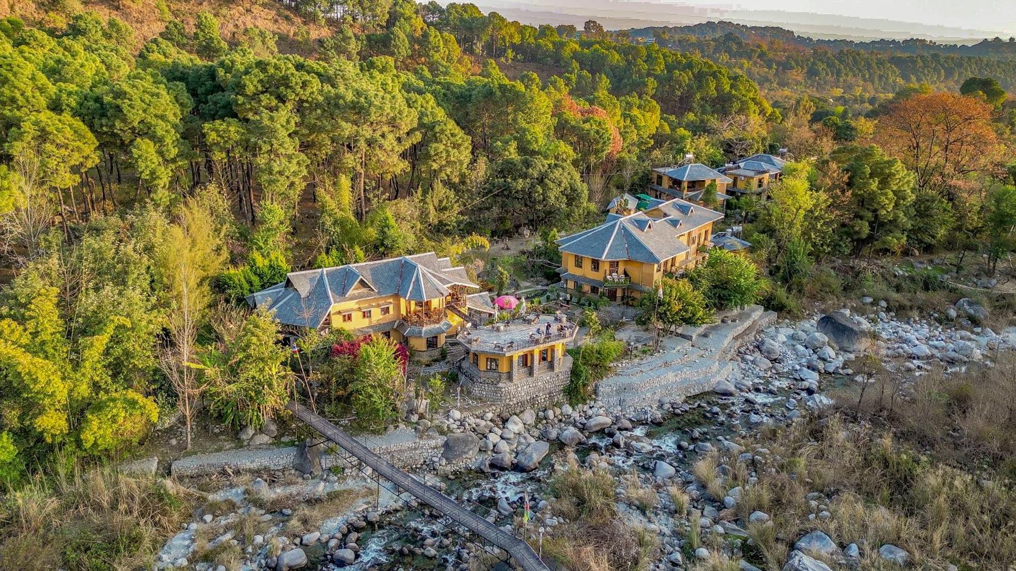 Prakriti Aalay - Riverside Mountain View Boutique Eco Resort 다람샬라 외부 사진