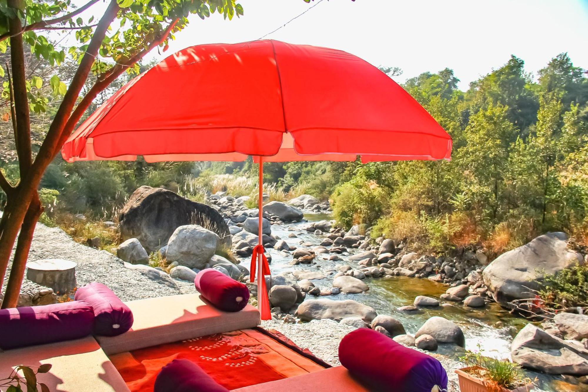 Prakriti Aalay - Riverside Mountain View Boutique Eco Resort 다람샬라 외부 사진